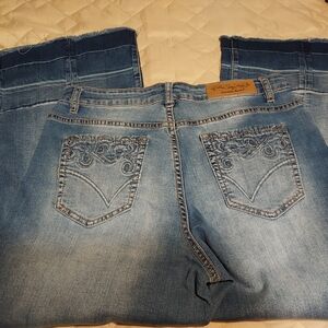 Elegant Embroidered Blue Cropped Jeans